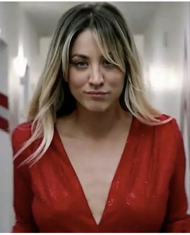 Major looks of Kaley Cuoco of all times!